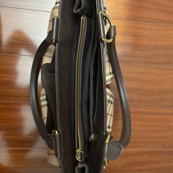 Original Burberry Handbag - Picture 4 of 10